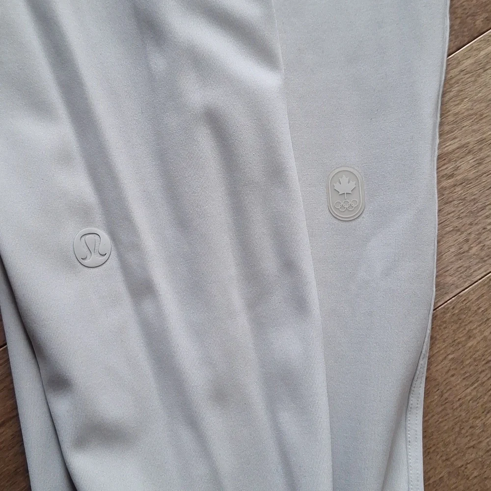 Rare Lululemon Team Canada Olympics pants - Picture 2 of 7